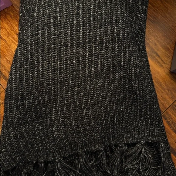 American Eagle Outfitters Black and Gray Knit Poncho/Shrug - Picture 10 of 10